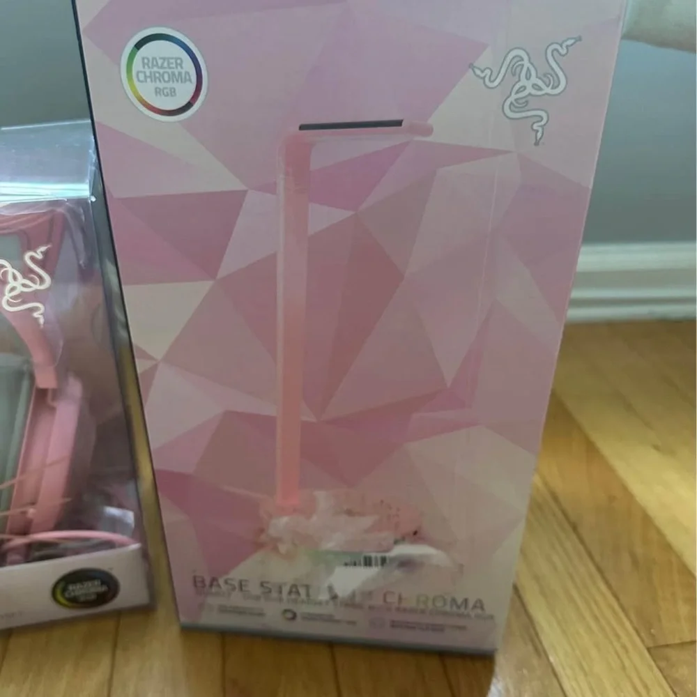 Razer Chroma USB Gaming Headset and Base Station INCLUDED!! - Picture 3 of 4